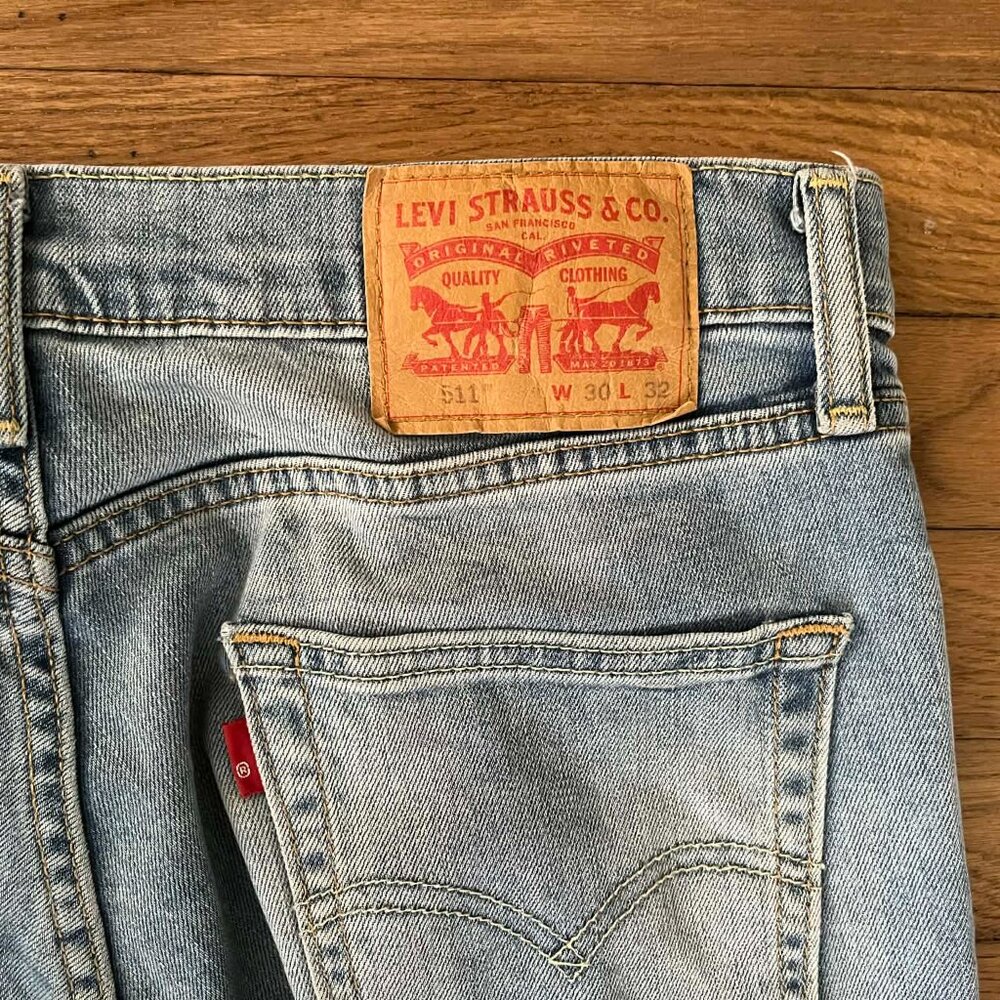 VINTAGE LEVI'S 511 Jeans "The Original Jeans" - Women's 30 W x 32 L - Faded Blue